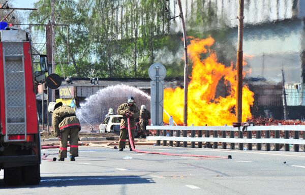 Взрыв и сильный пожар возник в ночь на воскресенье на западе Москвы Взрыв и сильный пожар возник в ночь на воскресенье на западе Москвы