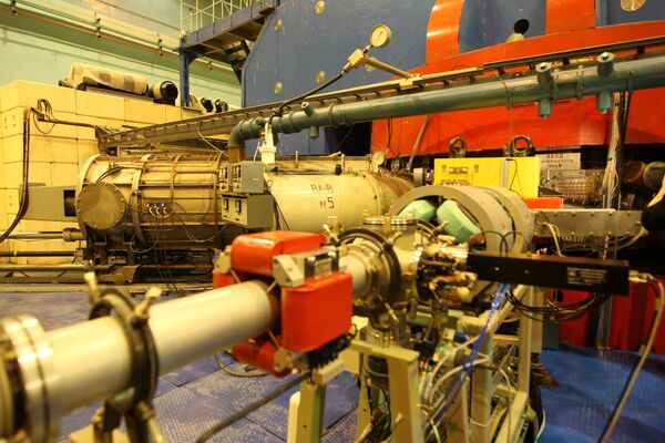 Изохронный циклотрон У-400М Изохронный циклотрон У-400М