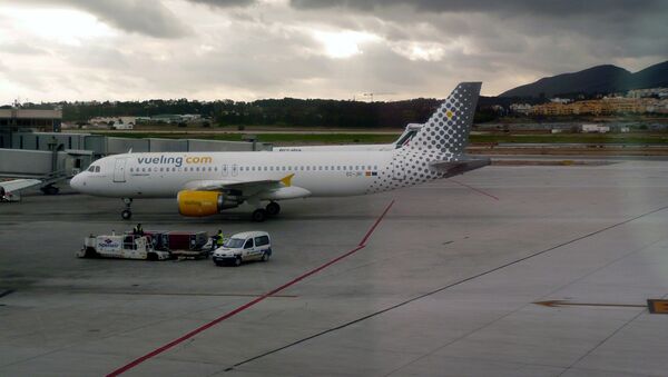 Самолет Airbus A320 авиакомпании Vueling. Архивное фото Самолет Airbus A320 авиакомпании Vueling. Архивное фото
