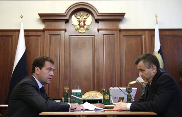 Нургалиев доложит Медведеву об итогах расследования инцидента в Туве Нургалиев доложит Медведеву об итогах расследования инцидента в Туве