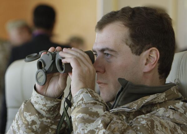 Президент Д.Медведев наблюдает за учениями ОДКБ Взаимодействие- 2009 в Казахстане. Архив Президент Д.Медведев наблюдает за учениями ОДКБ Взаимодействие- 2009 в Казахстане. Архив