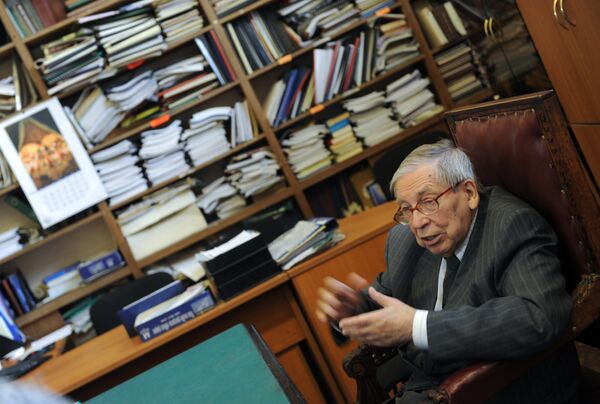 Президент журфака МГУ имени М.В. Ломоносова Ясен Засурский Президент журфака МГУ имени М.В. Ломоносова Ясен Засурский