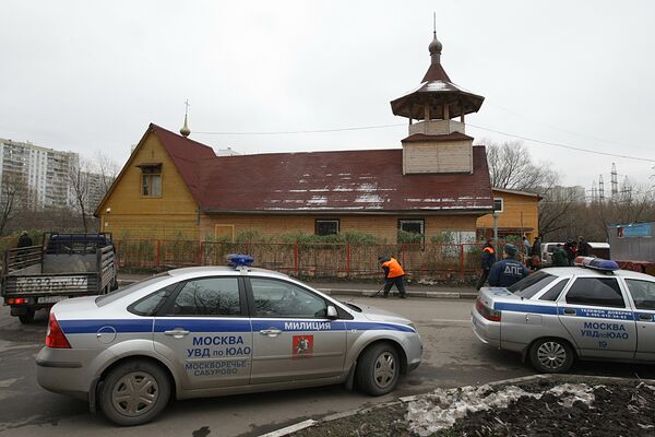 У храма апостола Фомы, где был убит Даниил Сысоев У храма апостола Фомы, где был убит Даниил Сысоев