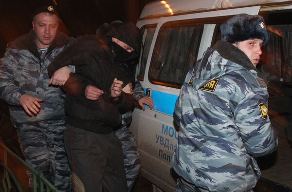 Милиционер, подозреваемый в нападении на уроженца Абхазии, у здания Кузьминской межрайонной прокуратуры Милиционер, подозреваемый в нападении на уроженца Абхазии, у здания Кузьминской межрайонной прокуратуры