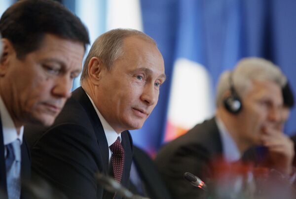 Путин на заседании Российско-Французской комиссии Путин на заседании Российско-Французской комиссии