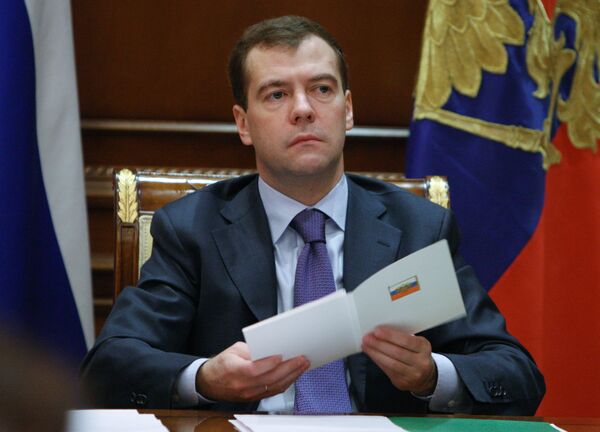 Медведев подписал закон о торговле Медведев подписал закон о торговле