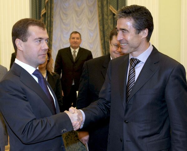 Президент РФ Д.Медведев и генсек НАТО А.Расмуссен Президент РФ Д.Медведев и генсек НАТО А.Расмуссен