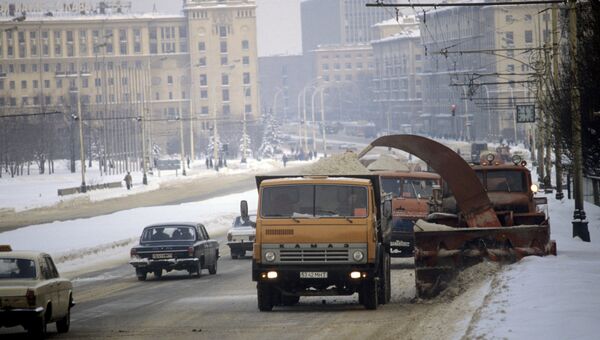 Уборка дорог в Москве после снегопада. Архив Уборка дорог в Москве после снегопада. Архив