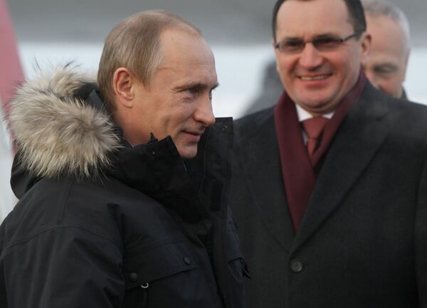 Премьер-министр В.Путин прибыл с рабочей поездкой в Чувашию Премьер-министр В.Путин прибыл с рабочей поездкой в Чувашию