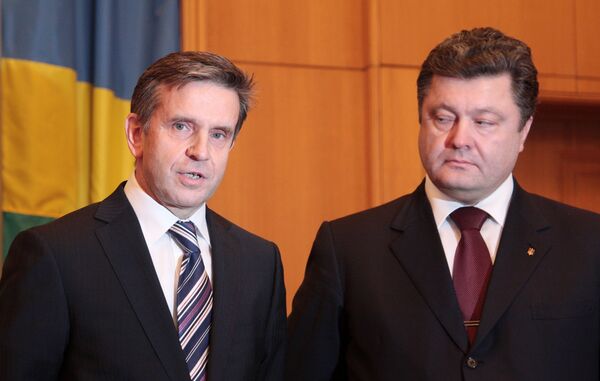 Посол России на Украине Михаил Зурабов и глава МИД Украины Петр Порошенко. Архив Посол России на Украине Михаил Зурабов и глава МИД Украины Петр Порошенко. Архив