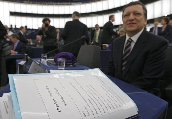 Европарламент на пленарном заседании во вторник в Страсбурге, сформированный председателем исполнительной власти Евросоюза Жозе Мануэлом Баррозу Европарламент на пленарном заседании во вторник в Страсбурге, сформированный председателем исполнительной власти Евросоюза Жозе Мануэлом Баррозу