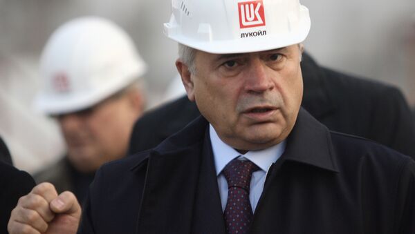Президент ОАО Лукойл В.Алекперов на открытии новой нефтебазы ОАО НК ЛУКОЙЛ. Архив Президент ОАО Лукойл В.Алекперов на открытии новой нефтебазы ОАО НК ЛУКОЙЛ. Архив