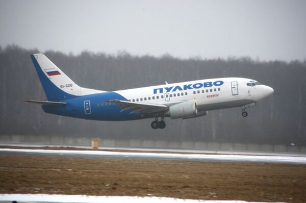 Boeing 737—500 авиапредприятия Пулково, которое входит в ГТК Россия, на взлетной полосе аэропорта Домодедово. Архив Boeing 737—500 авиапредприятия Пулково, которое входит в ГТК Россия, на взлетной полосе аэропорта Домодедово. Архив