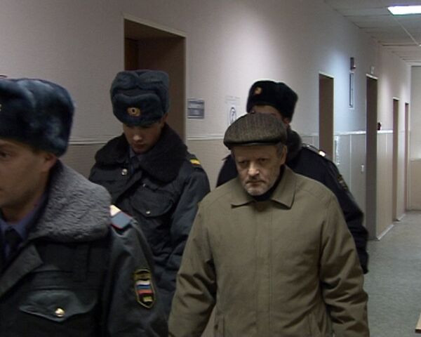 Обвиняемый в тройном убийстве бизнесмен в зале суда вспомнил о сыне Обвиняемый в тройном убийстве бизнесмен в зале суда вспомнил о сыне