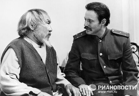 Соломин и Мунзук в фильме Дерсу Узала Соломин и Мунзук в фильме Дерсу Узала