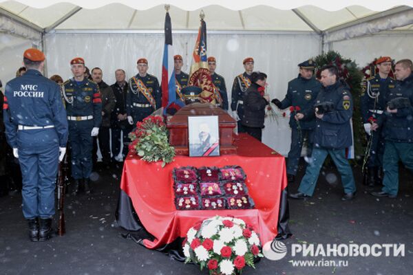 Прощание с начальником службы пожаротушения Москвы Евгением Чернышовым Прощание с начальником службы пожаротушения Москвы Евгением Чернышовым