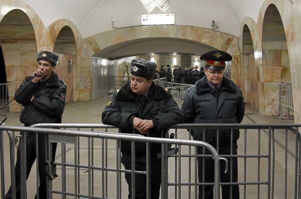 Милиция на станции метро Кузнецкий мост Милиция на станции метро Кузнецкий мост