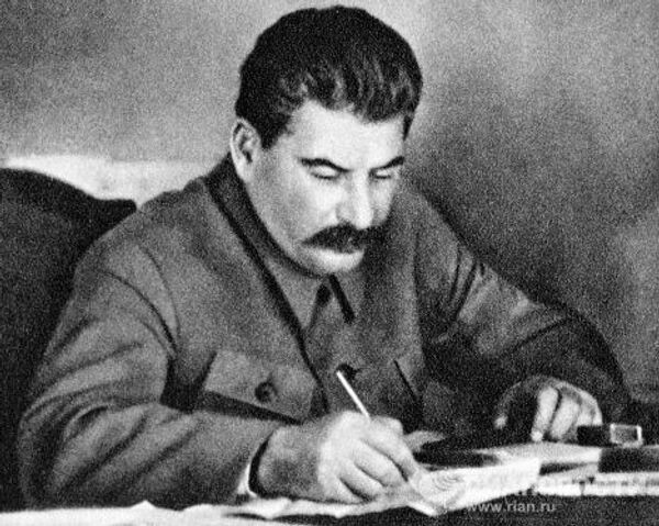 Иосиф Сталин в рабочем кабинете Иосиф Сталин в рабочем кабинете