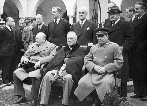 Мир, возникший на руинах Европы в 1945-1949 годах, был далек от справедливости и демократии Мир, возникший на руинах Европы в 1945-1949 годах, был далек от справедливости и демократии
