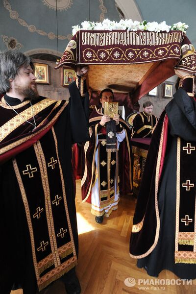 Вечерня с выносом Плащаницы в домовом храме святой мученицы Татианы при МГУ имени М.В. Ломоносова Вечерня с выносом Плащаницы в домовом храме святой мученицы Татианы при МГУ имени М.В. Ломоносова