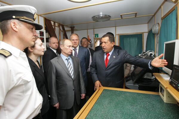 Владимир Путин и Уго Чавес посетили барк Крузенштерн, пришвартованный в порту Каракаса Владимир Путин и Уго Чавес посетили барк Крузенштерн, пришвартованный в порту Каракаса