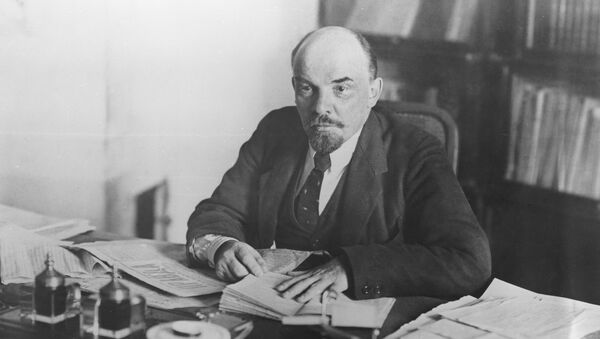 Владимир Ильич Ленин в рабочем кабинете в Кремле, 1918 год