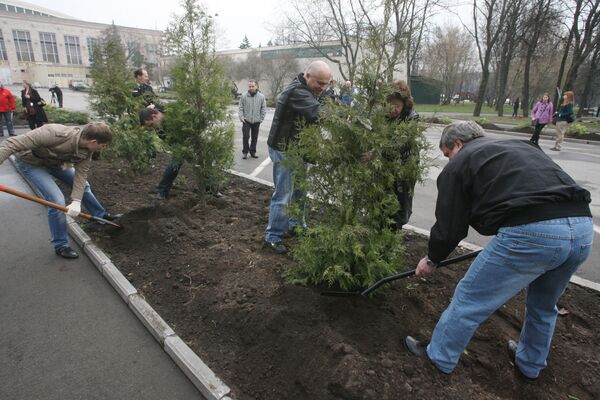 Власти Москвы призывают москвичей выйти 24 апреля на субботник Власти Москвы призывают москвичей выйти 24 апреля на субботник