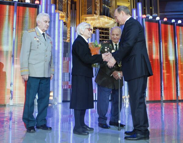 Премьер-министр РФ Владимир Путин наградил победителей конкурса Лучший врач года Премьер-министр РФ Владимир Путин наградил победителей конкурса Лучший врач года