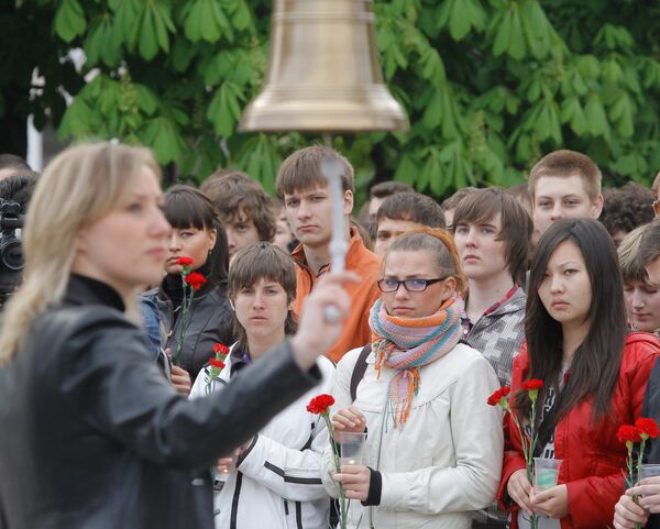 Акция памяти жертв терактов в московском метро Акция памяти жертв терактов в московском метро