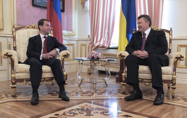 Президент России Дмитрий Медведев и президент Украины Виктор Янукович. Архив Президент России Дмитрий Медведев и президент Украины Виктор Янукович. Архив