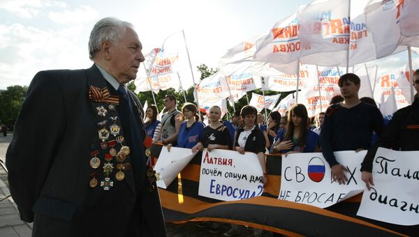 Митинг в поддержку бывшего советского партизана Василия Кононова. Архив Митинг в поддержку бывшего советского партизана Василия Кононова. Архив