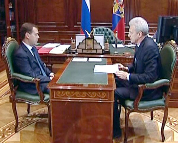 За отсутствие Интернета в школах будут отвечать губернаторы - Медведев За отсутствие Интернета в школах будут отвечать губернаторы - Медведев