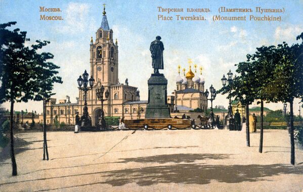 Памятник А.С.Пушкину и Страстной монастырь в Москве Памятник А.С.Пушкину и Страстной монастырь в Москве
