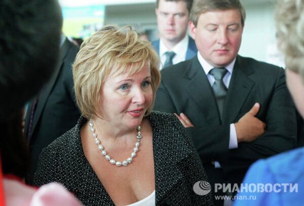 Людмила Путина приняла участие в IV Всероссийском форуме школьных библиотекарей Михайловское-2010 Людмила Путина приняла участие в IV Всероссийском форуме школьных библиотекарей Михайловское-2010