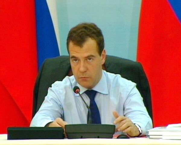 Правительство пообещало Медведеву накормить россиян мясом по нормативам Правительство пообещало Медведеву накормить россиян мясом по нормативам