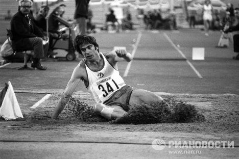Трехкратный олимпийский чемпион Виктор Санеев Трехкратный олимпийский чемпион Виктор Санеев