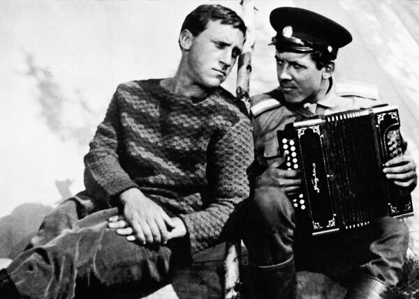 В.Высоцкий и В.Золотухин в фильме Хозяин тайги В.Высоцкий и В.Золотухин в фильме Хозяин тайги