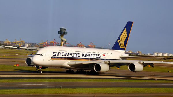 Принадлежащий Singapore Airlines лайнер Airbus A380. Архивное фото Принадлежащий Singapore Airlines лайнер Airbus A380. Архивное фото