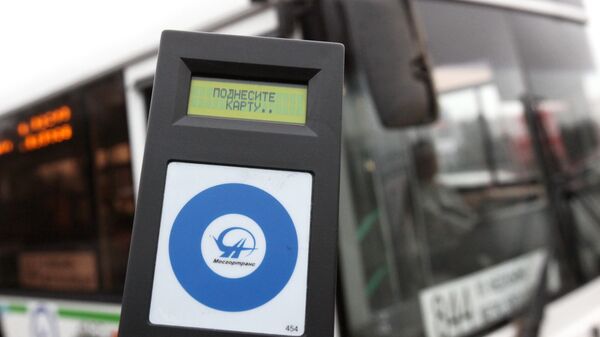 Переносное устройство для проверки проездных билетов в общественном транспорте Переносное устройство для проверки проездных билетов в общественном транспорте