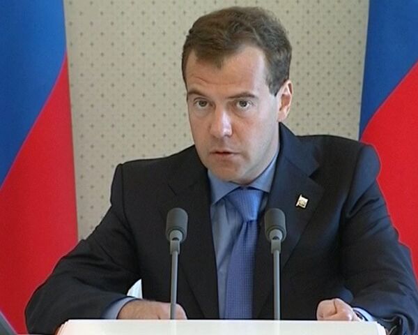 Медведев призвал избавиться от барьеров в торговле со странами ТС Медведев призвал избавиться от барьеров в торговле со странами ТС