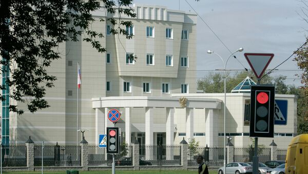 В посольство России в Минске бросили бутылки с зажигательной смесью В посольство России в Минске бросили бутылки с зажигательной смесью
