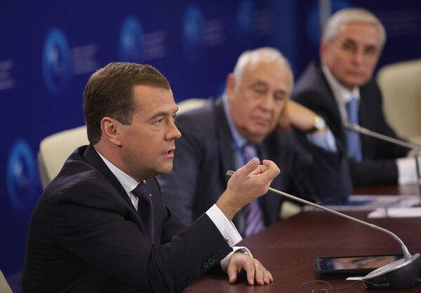 Президент РФ Д.Медведев провел встречу с политологами в рамках Международного политического форума Президент РФ Д.Медведев провел встречу с политологами в рамках Международного политического форума