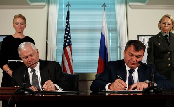 Министры обороны РФ и США Анатолий Сердюков и Роберт Гейтс на переговорах в Пентагоне Министры обороны РФ и США Анатолий Сердюков и Роберт Гейтс на переговорах в Пентагоне