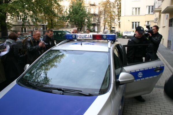 Полиция Польши доставила Ахмеда Закаева в Окружную прокуратуру в Варшаве Полиция Польши доставила Ахмеда Закаева в Окружную прокуратуру в Варшаве