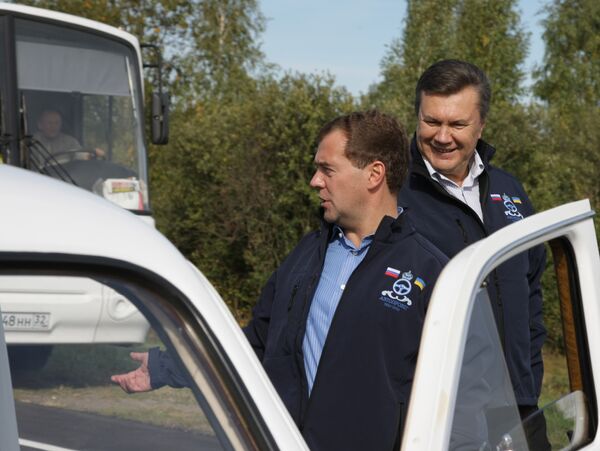 Президенты России и Украины Д.Медведев и В.Янукович приняли участие в этапе автопробега Петербург-Киев Президенты России и Украины Д.Медведев и В.Янукович приняли участие в этапе автопробега Петербург-Киев