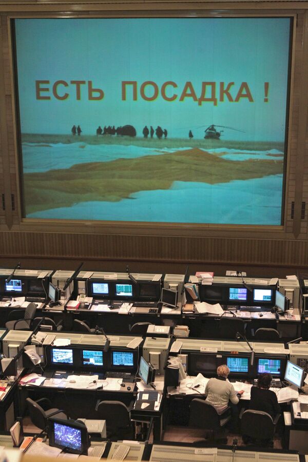 Трансляция из ЦУП возвращения экипажа ТПК Союз ТМА-18 на Землю Трансляция из ЦУП возвращения экипажа ТПК Союз ТМА-18 на Землю