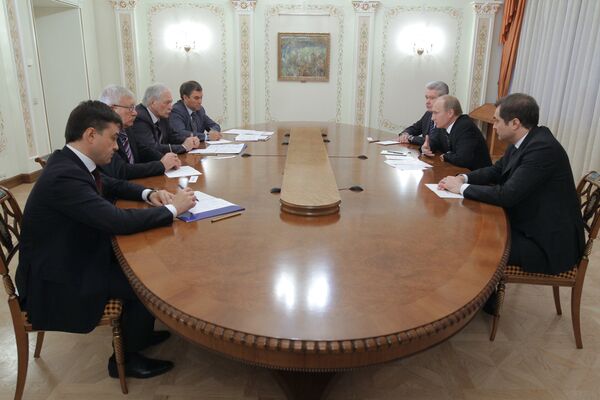 Премьер-министр РФ Владимир Путин встретился с руководством партии Единая Россия Премьер-министр РФ Владимир Путин встретился с руководством партии Единая Россия