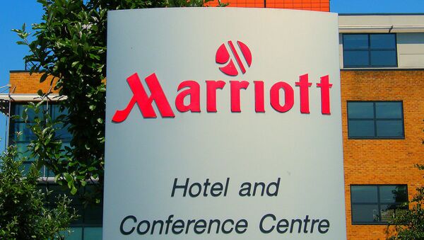 Вывеска отеля Marriott London-Heathrow International Airport Вывеска отеля Marriott London-Heathrow International Airport