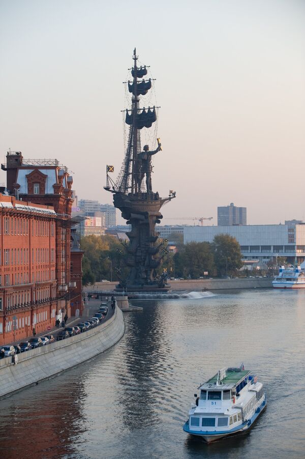 Памятник Петру I на Берсеньевской набережной Памятник Петру I на Берсеньевской набережной
