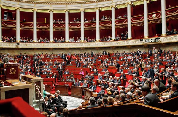 Парламент Франции окончательно одобрил пенсионную реформу Парламент Франции окончательно одобрил пенсионную реформу